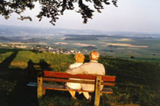 Ehepaar auf einer Bank